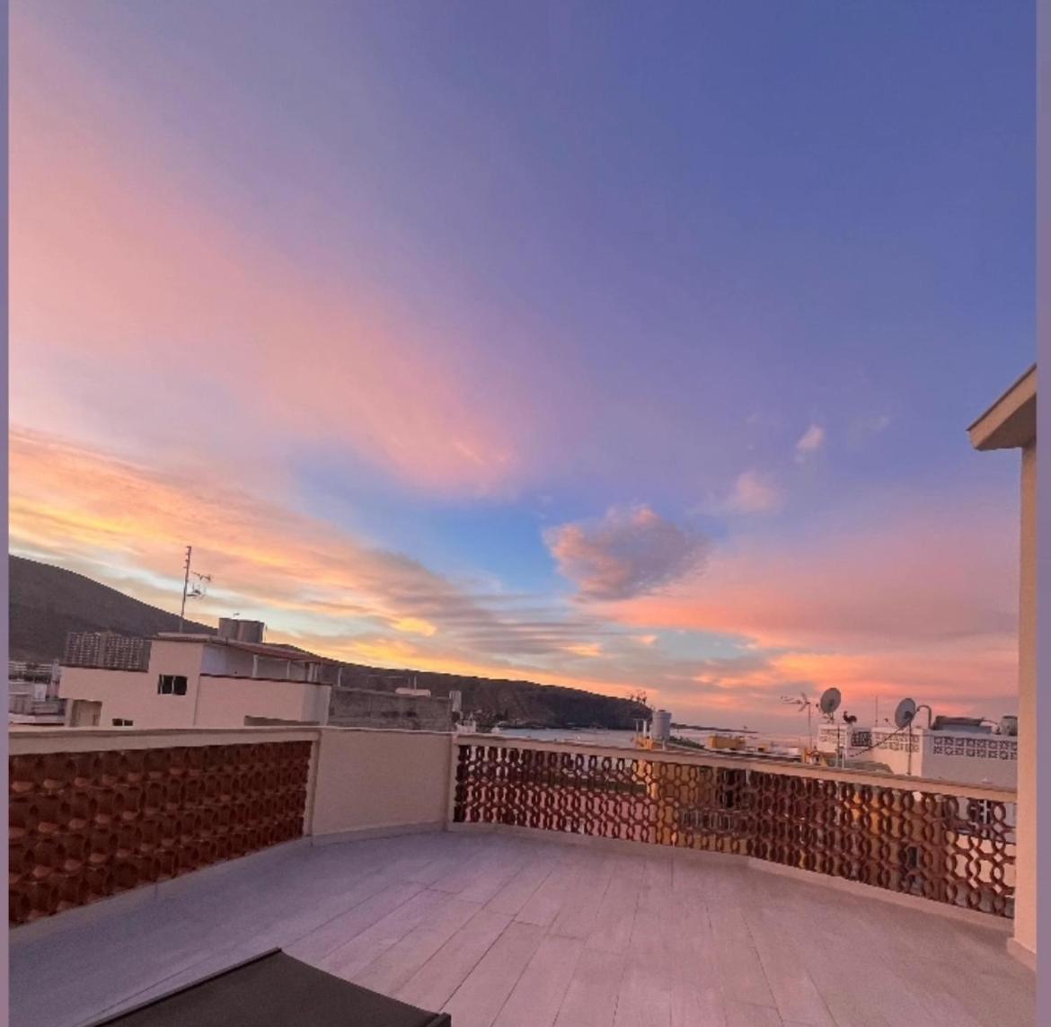 Appartement The White Heart House - Attic Sea View à Los Cristianos  Extérieur photo